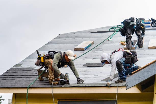Professional Gutter Installation technician working in Inglefield, IN